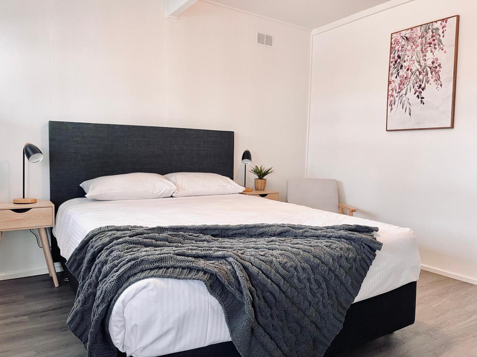 Motel On Becker Tintinara Экстерьер фото