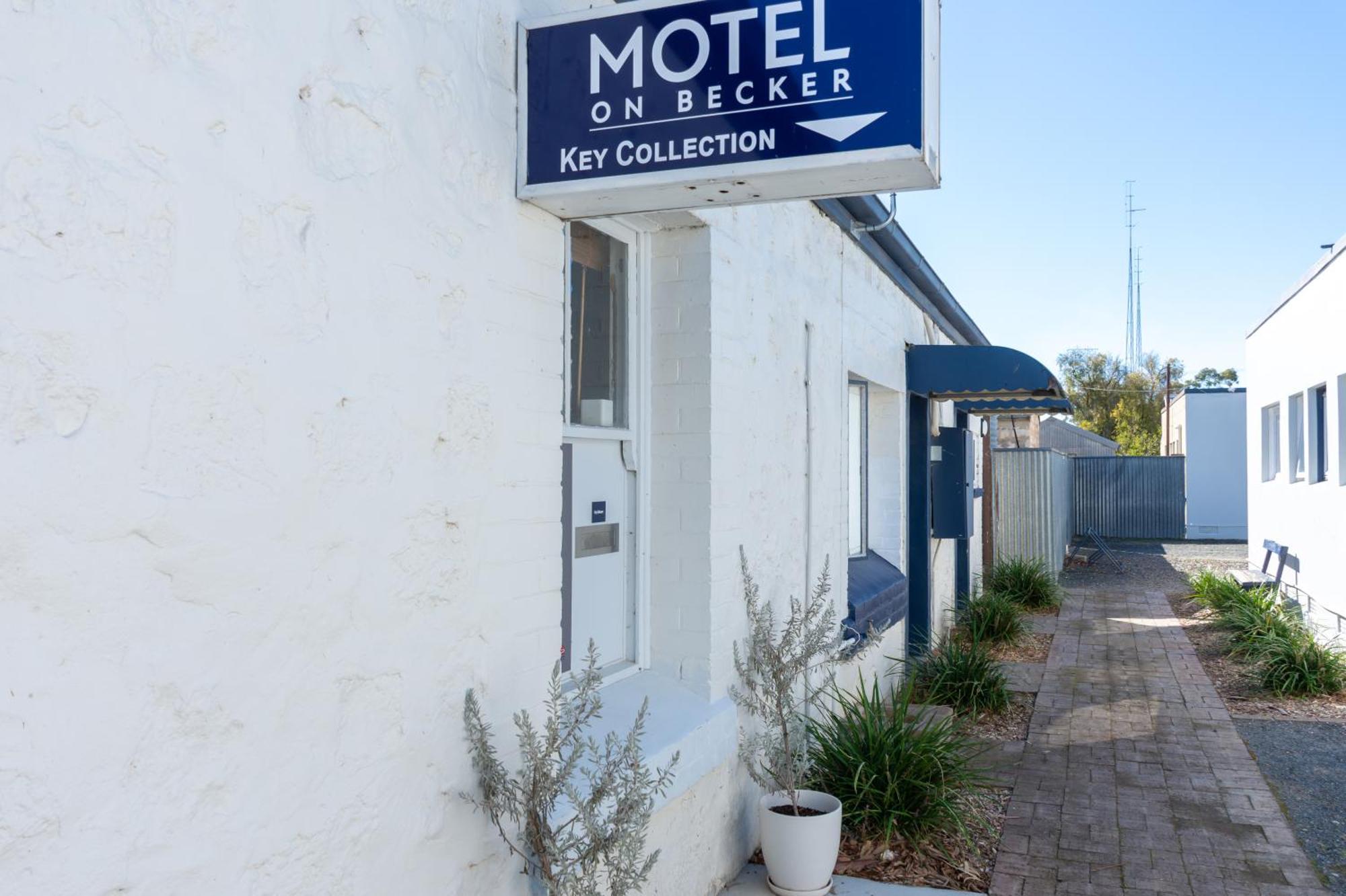 Motel On Becker Tintinara Экстерьер фото