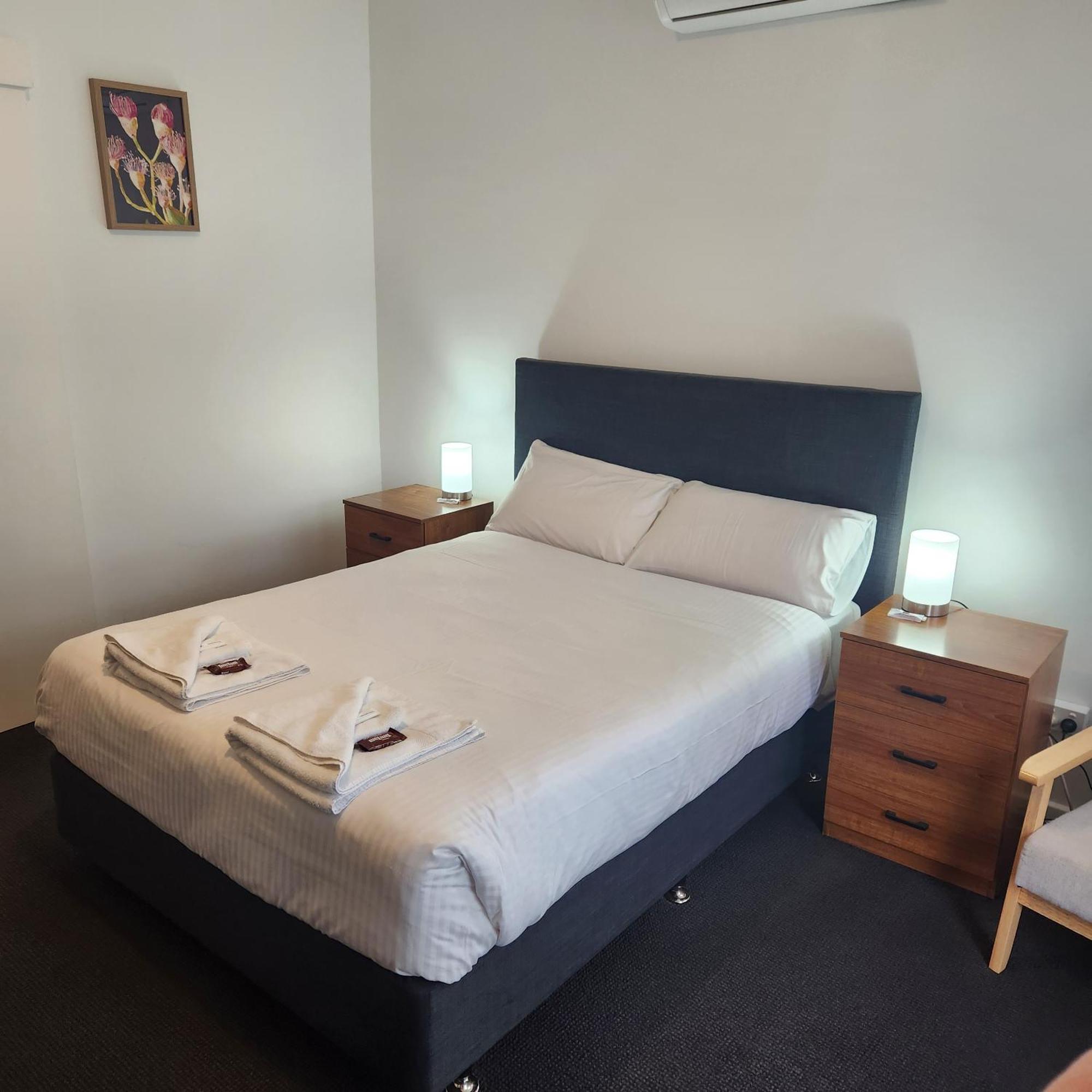 Motel On Becker Tintinara Экстерьер фото